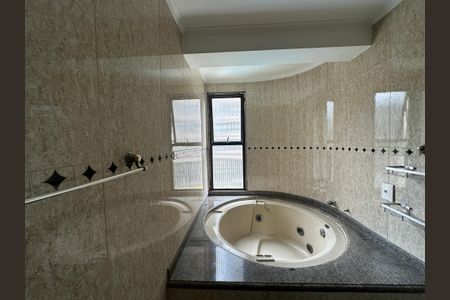 Apartamento à venda com 113m², 3 quartos e 2 vagas Apartamento à venda com 113m², 3 quartos e 2 vagasBanheiro da Suíte