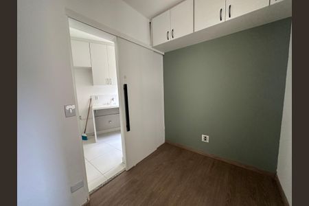 Apartamento à venda com 113m², 3 quartos e 2 vagas Apartamento à venda com 113m², 3 quartos e 2 vagasQuarto de Serviço