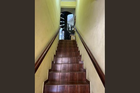 Casa à venda com 125m², 2 quartos e 2 vagasESCADA INTERNA