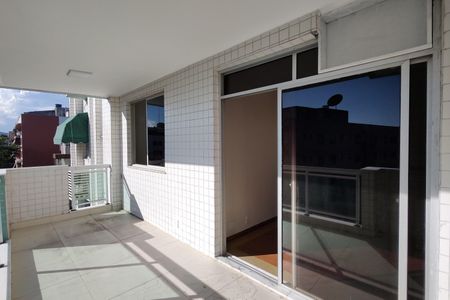 Apartamento à venda com 111m², 3 quartos e 2 vagasVaranda