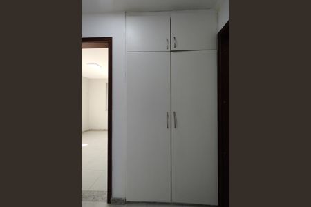 Apartamento à venda com 111m², 3 quartos e 2 vagasCorredor armário 