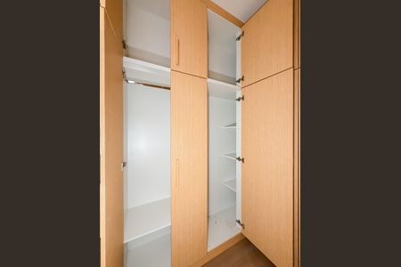 Studio à venda com 25m², 1 quarto e sem vaga Studio à venda com 25m², 1 quarto e sem vagaCloset