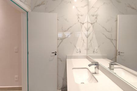 Casa de condomínio à venda com 300m², 3 quartos e 2 vagasBanheiro Suíte 3