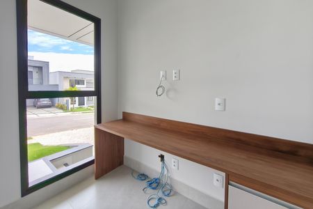 Casa de condomínio à venda com 300m², 3 quartos e 2 vagasEscritório