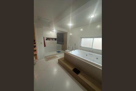 Casa de condomínio à venda com 273m², 4 quartos e 3 vagasBanheiro