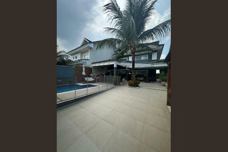 Casa de condomínio à venda com 273m², 4 quartos e 3 vagasÁrea externa