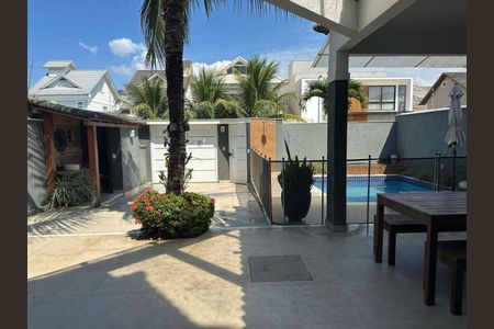 Casa de condomínio à venda com 273m², 4 quartos e 3 vagasÁrea externa