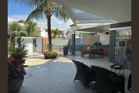 Casa de condomínio à venda com 273m², 4 quartos e 3 vagasÁrea externa