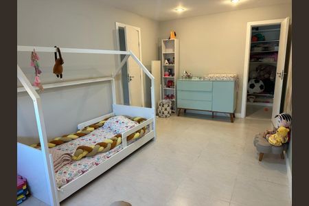 Casa de condomínio à venda com 273m², 4 quartos e 3 vagasQuarto