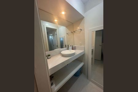 Casa de condomínio à venda com 273m², 4 quartos e 3 vagasBanheiro