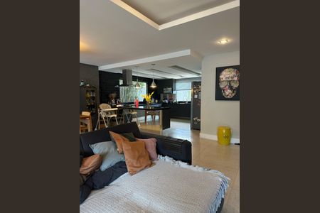 Casa de condomínio à venda com 273m², 4 quartos e 3 vagasSala