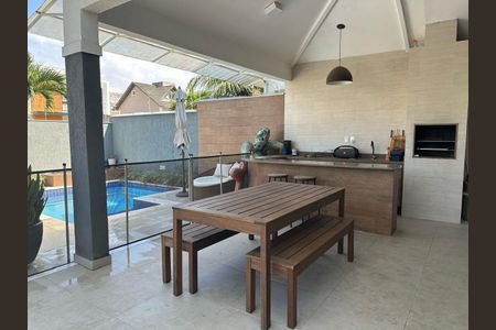 Casa de condomínio à venda com 273m², 4 quartos e 3 vagasÁrea externa