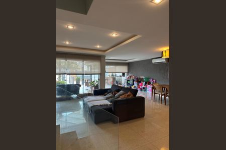 Casa de condomínio à venda com 273m², 4 quartos e 3 vagasSala