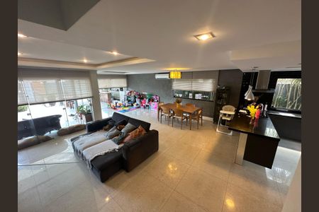 Casa de condomínio à venda com 273m², 4 quartos e 3 vagasSala