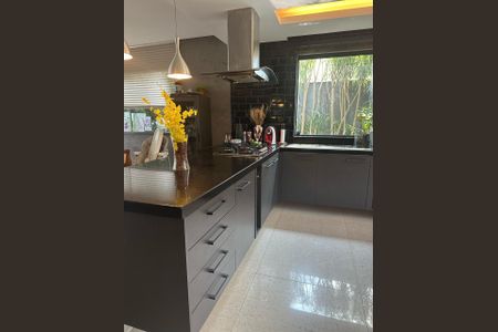 Casa de condomínio à venda com 273m², 4 quartos e 3 vagasCozinha