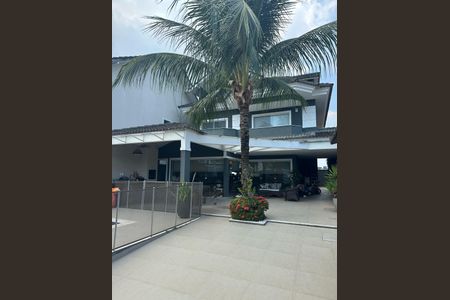 Casa de condomínio à venda com 273m², 4 quartos e 3 vagasFachada