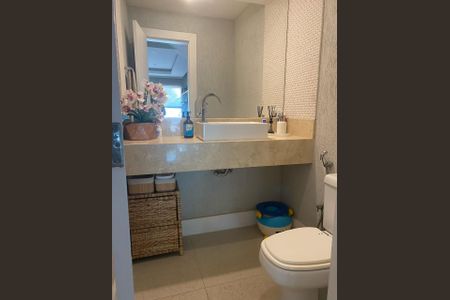 Casa de condomínio à venda com 273m², 4 quartos e 3 vagasBanheiro