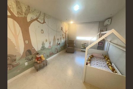 Casa de condomínio à venda com 273m², 4 quartos e 3 vagasQuarto