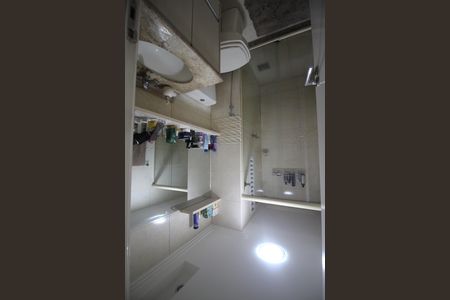 Banheiro da Suíte de apartamento para alugar com 2 quartos, 55m² em Centro, Nilópolis