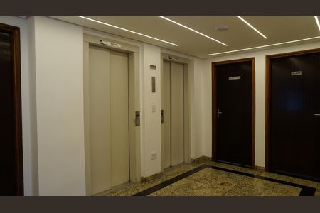 Apartamento para alugar com 62m², 2 quartos e 1 vagaElevadores