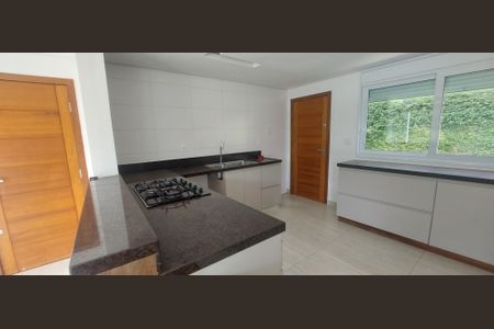 Casa de condomínio à venda com 323m², 4 quartos e 6 vagas Casa de condomínio à venda com 323m², 4 quartos e 6 vagasCozinha