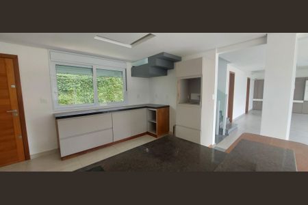 Casa de condomínio à venda com 323m², 4 quartos e 6 vagas Casa de condomínio à venda com 323m², 4 quartos e 6 vagasCozinha