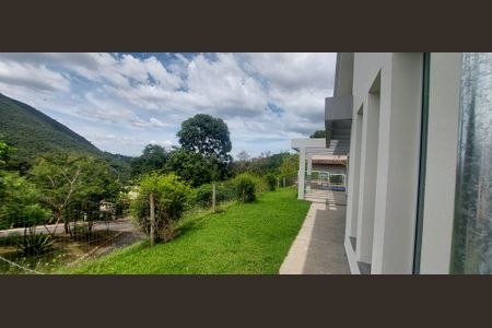 Casa de condomínio à venda com 323m², 4 quartos e 6 vagas