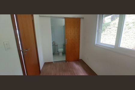 Casa de condomínio à venda com 323m², 4 quartos e 6 vagas Casa de condomínio à venda com 323m², 4 quartos e 6 vagasBanheiro