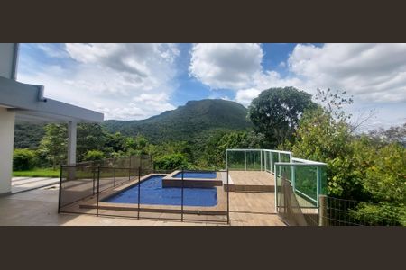 Casa de condomínio à venda com 323m², 4 quartos e 6 vagas Casa de condomínio à venda com 323m², 4 quartos e 6 vagasVista da varanda