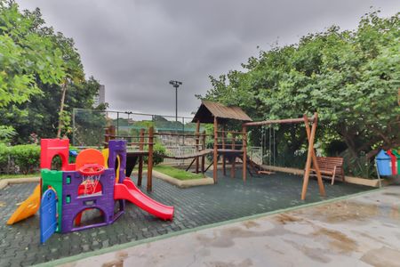 Apartamento à venda com 61m², 3 quartos e 1 vaga Apartamento à venda com 61m², 3 quartos e 1 vagaÁrea comum - Playground