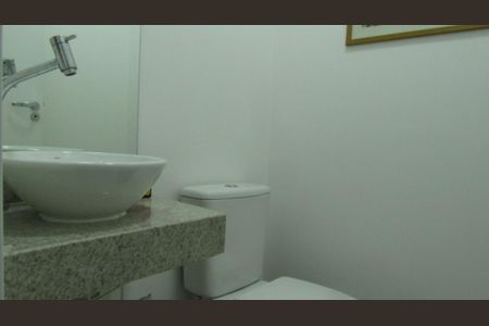 Apartamento à venda com 68m², 2 quartos e 1 vagaBanheiro da Suíte 2