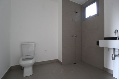 Banheiro de kitnet/studio para alugar com 1 quarto, 24m² em Vila Olímpia, São Paulo