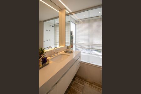 Apartamento à venda com 173m², 3 quartos e 3 vagasBanheiro da Suíte 1