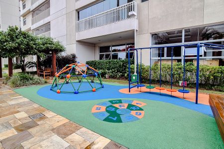 Apartamento à venda com 127m², 2 quartos e sem vaga Apartamento à venda com 127m², 2 quartos e sem vagaÁrea comum - Playground