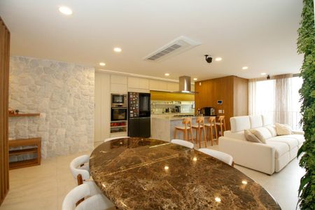 Apartamento à venda com 96m², 2 quartos e 1 vaga Apartamento à venda com 96m², 2 quartos e 1 vagaSala de Jantar