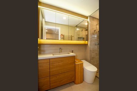 Apartamento à venda com 96m², 2 quartos e 1 vaga Apartamento à venda com 96m², 2 quartos e 1 vagaBanheiro da Suíte