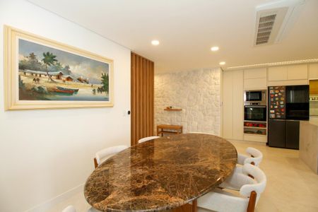 Apartamento à venda com 96m², 2 quartos e 1 vaga Apartamento à venda com 96m², 2 quartos e 1 vagaSala de Jantar