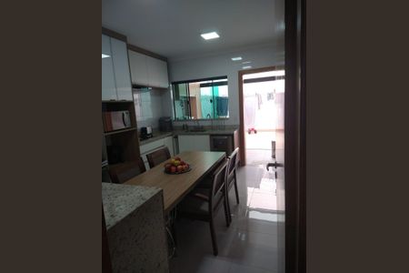 Casa à venda com 127m², 3 quartos e 2 vagasCopa