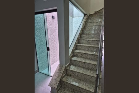 Casa à venda com 127m², 3 quartos e 2 vagasEscada