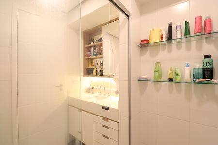 Apartamento à venda com 75m², 2 quartos e 2 vagasBanheiro da Suíte
