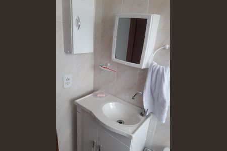 Banheiro de apartamento para alugar com 1 quarto, 38m² em Guilhermina, Praia Grande