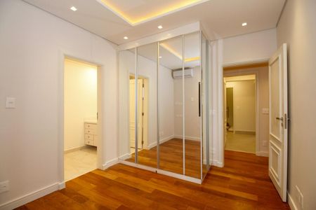 Apartamento para alugar com 215m², 4 quartos e 3 vagas Apartamento para alugar com 215m², 4 quartos e 3 vagasSuíte 2