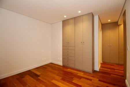 Apartamento para alugar com 215m², 4 quartos e 3 vagas Apartamento para alugar com 215m², 4 quartos e 3 vagasSuíte 3