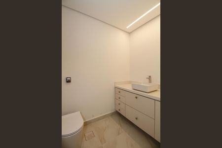 Apartamento para alugar com 215m², 4 quartos e 3 vagas Apartamento para alugar com 215m², 4 quartos e 3 vagasBanheiro da Suíte 2