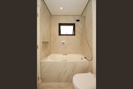 Apartamento para alugar com 215m², 4 quartos e 3 vagas Apartamento para alugar com 215m², 4 quartos e 3 vagasBanheiro da Suíte 2