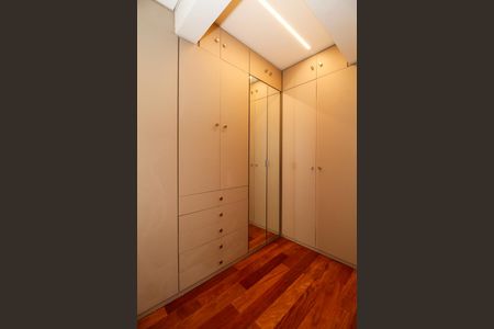 Apartamento para alugar com 215m², 4 quartos e 3 vagas Apartamento para alugar com 215m², 4 quartos e 3 vagasCloset da Suíte 3