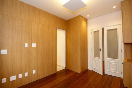 Apartamento para alugar com 215m², 4 quartos e 3 vagas Apartamento para alugar com 215m², 4 quartos e 3 vagasEscritório