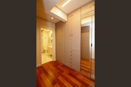 Apartamento para alugar com 215m², 4 quartos e 3 vagas Apartamento para alugar com 215m², 4 quartos e 3 vagasCloset da Suíte 3