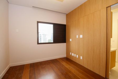 Apartamento para alugar com 215m², 4 quartos e 3 vagas Apartamento para alugar com 215m², 4 quartos e 3 vagasEscritório