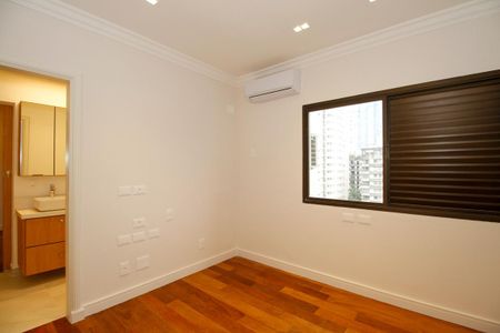Apartamento para alugar com 215m², 4 quartos e 3 vagas Apartamento para alugar com 215m², 4 quartos e 3 vagasSuíte 1